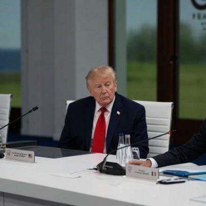 Trump brinca que é o chefe ao chegar atrasado à reunião do G7