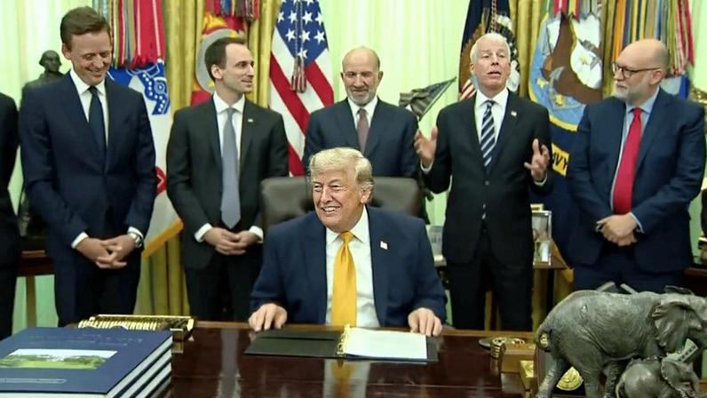 Trump ironiza secretário em cerimônia sobre computação quântica