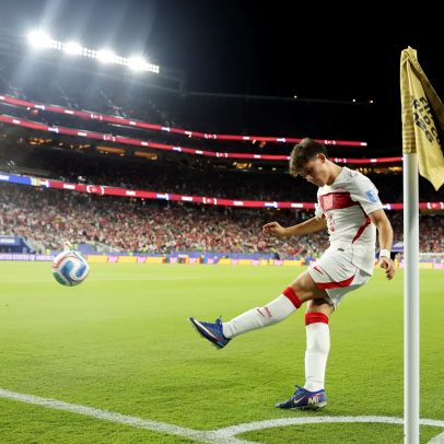Paraguai supera expulsão de Almirón, vence a Turquia e segue vivo na Copa