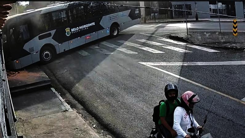 O imóvel já havia sido interditado pela Defesa Civil durante uma vistoria realizada na última segunda-feira (15)