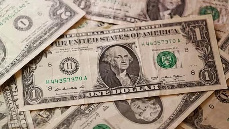 O dólar teve leve valorização de 0,05% na semana