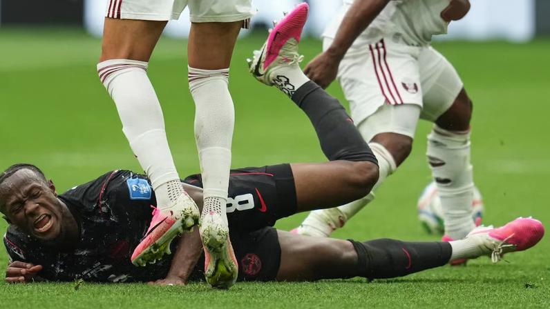 Koné foi atingido em lance chocante que aconteceu aos 5 minutos do segundo tempo