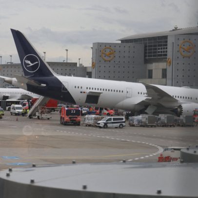 Nariz de Boeing 787 cai no portão de embarque e deixa feridos