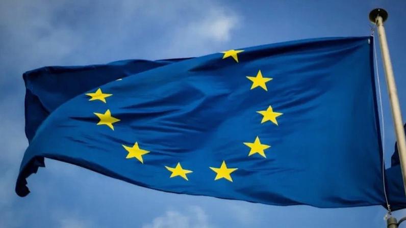 Para que as sanções comecem a valer, é necessária a aprovação unânime dos integrantes do bloco europeu; na imagem, a bandeira da União Europeia