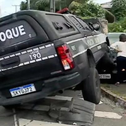 Viatura do Choque se envolve em acidente e deixa duas pessoas feridas em João Pessoa
