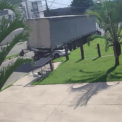 Mãe e filho ficam sob caminhão após acidente em Contagem, Grande BH