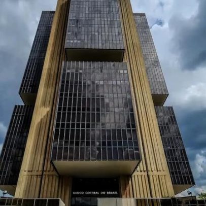 Ibovespa cai e dólar sobe a R$ 5,17 com ata do Copom e pressão externa