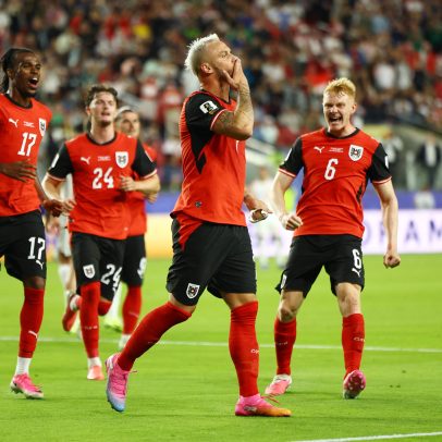 Áustria vence na estreia da Copa, explorando erros da Jordânia