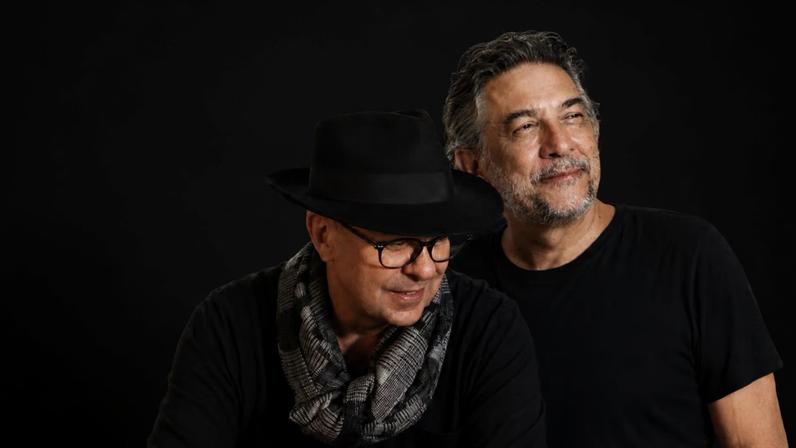 Ex-integrantes do Capital Inicial se reencontram em show Na Beira do Rio