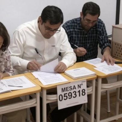 Urnas são abertas no Peru para o segundo turno da eleição presidencial