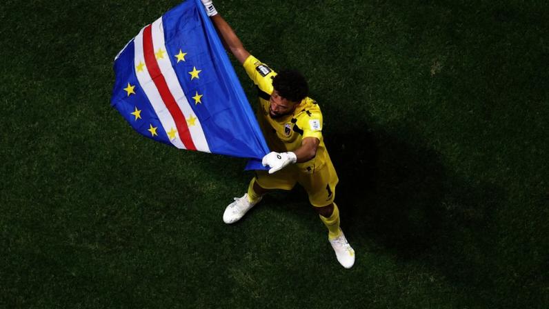 Vozinha, goleiro de Cabo Verde agradece os fãs após o empate de 0 a 0 durante a partida do Grupo H da Copa do Mundo FIFA 2026 entre Espanha e Cabo Verde no Estádio de Atlanta.
