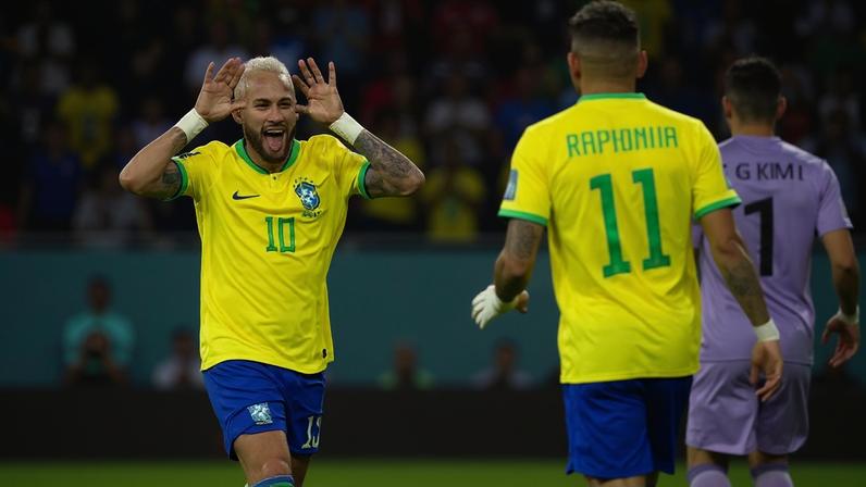 Neymar comemorou fazendo careta após gol do Brasil de pênalti na Copa do Mundo de 2022 no Catar