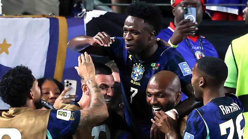 Camisa 7 decidiu em campo mais uma vez, enquanto Brasil sofreu novamente com consistência na defesa