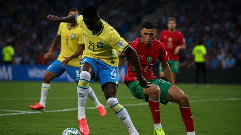 Luiz Henrique em ação pela seleção brasileira na partida contra o Marrocos, pela fase de grupos