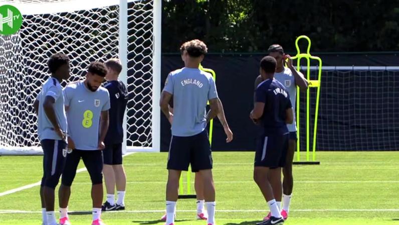 Clima leve no treino da Inglaterra, enquanto os Three Lions seguem a preparação para a Copa do Mundo em Kansas City.