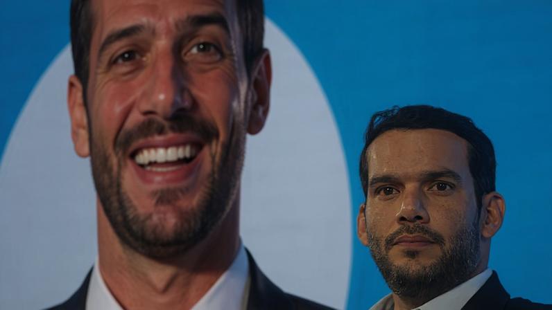 Cartolas que acompanham a seleção nos Estados Unidos temem impacto da crise sobre a imagem da entidade e o ambiente da equipe