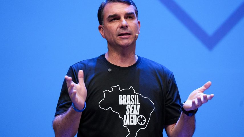 Flávio pediu cinco minutos para discursar no evento