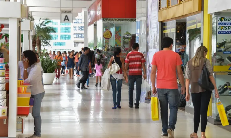 Varejo registra queda de 1,5% em abril, pior desempenho vs expectativa