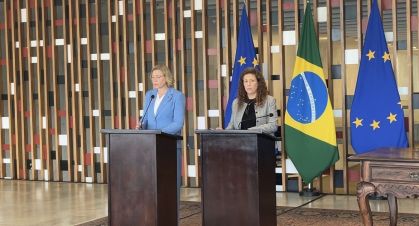 Ministra de Estado da Gestão e da Inovação em Serviços Públicos, Esther Dweck, e Vice-Presidenta Executiva da Comissão Europeia para Soberania Digital, Segurança e Democracia, Henna Virkkunen, participaram da assinatura da parceria digital nesta sexta-feira (12)