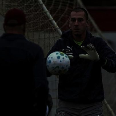 Goleiro do Fluminense é internado e sem prazo para retorno aos treinos