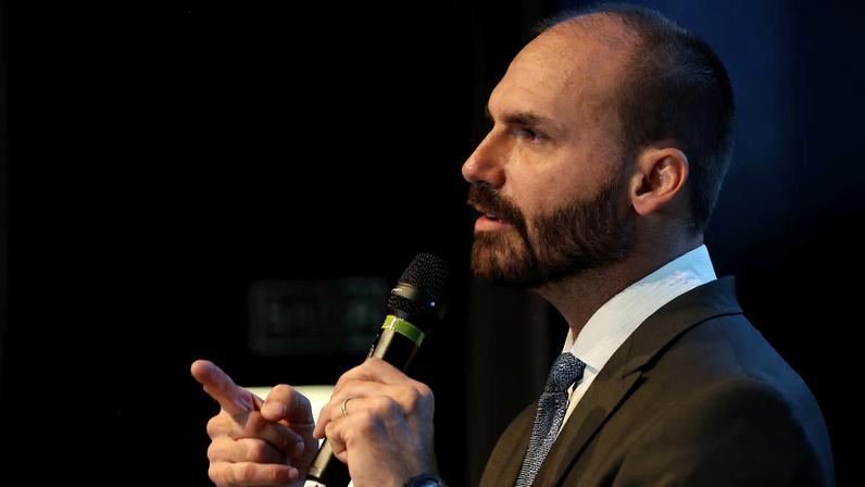 Eduardo Bolsonaro é réu no STF por coação