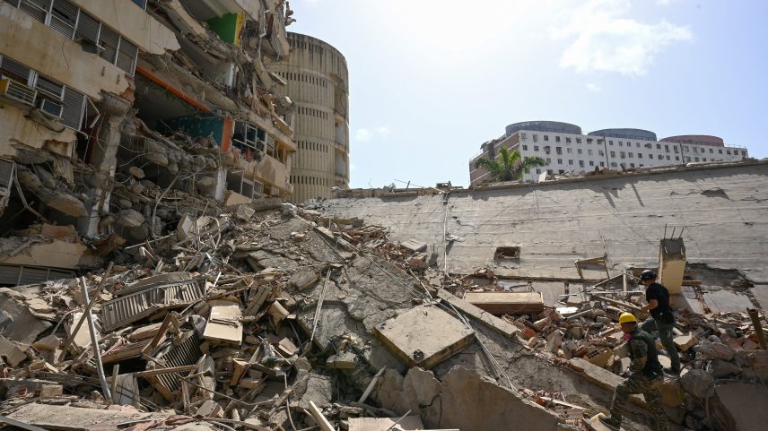 Prédios e infraestrutura foram gravemente danificados