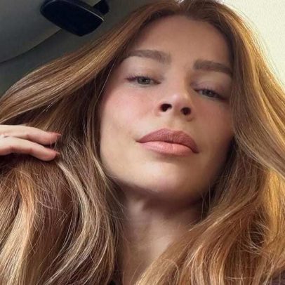 Grazi Massafera posa com filha em hotel de luxo em Florença