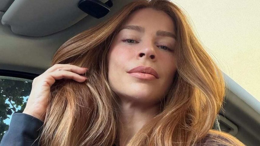 Grazi Massafera posa com filha em hotel de luxo em Florença