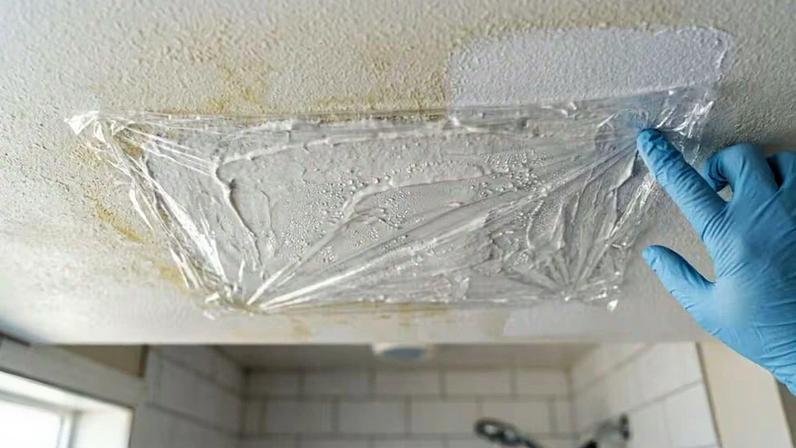 Mistura de água oxigenada 10 volumes com bicarbonato para limpar teto banheiro