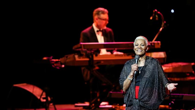 Dionne Warwick voltará ao Brasil com turnê de despedida; veja datas