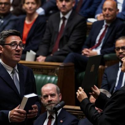 Novo premiê britânico enfrenta incerteza e desafio de tirar o país do atoleiro