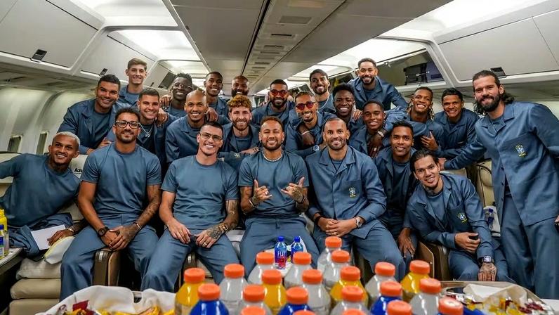 Uniforme da Seleção Brasileira em viagem para Copa do Mundo viraliza nas redes sociais