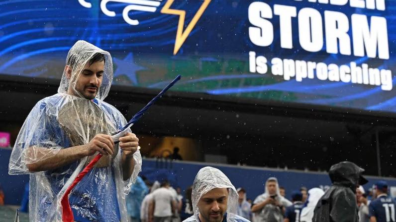 Relâmpagos, aguaceiro, duas horas de atraso: o clima marca presença na Copa do Mundo