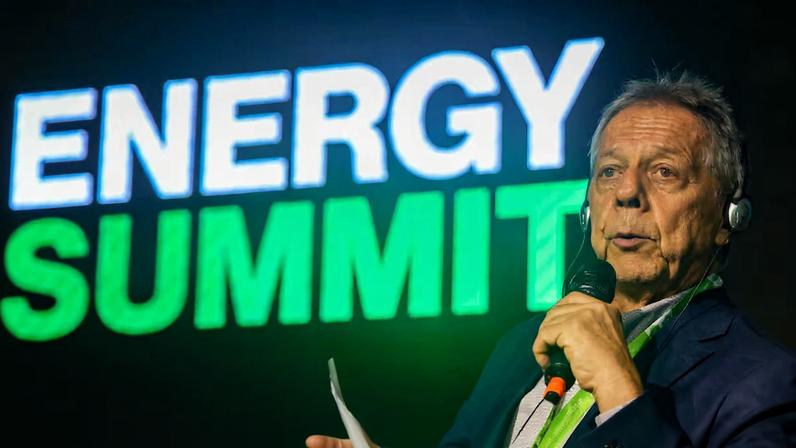 No Energy Summit, no Rio de Janeiro, diretor da FGV discute com outros especialistas o impacto do avanço tecnológico no setor na mobilidade das grandes cidades do País