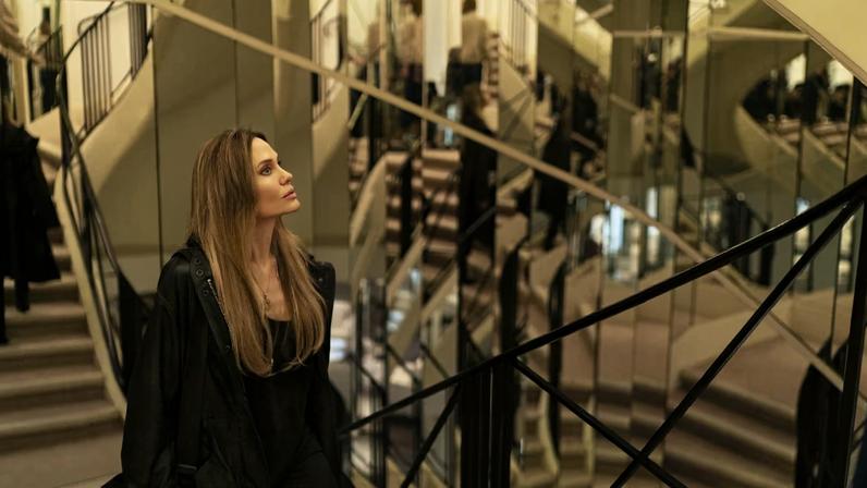 Angelina Jolie afirma não namorar desde o divórcio com Brad Pitt