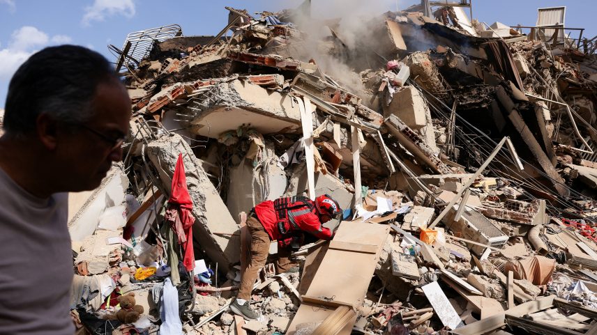 Juan Carlos Gomez, firefighter from Caracas, looks for his sister, Katiuska Hernandez, and nephew Brett Roude, amid the rubble of a building, after earthquakes hit the country in La Guaira, Venezuela, June 25, 2026. REUTERS/Gaby Oraa