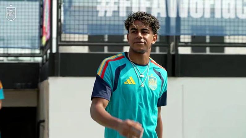 Yamal treina com a Espanha antes da estreia contra Cabo Verde