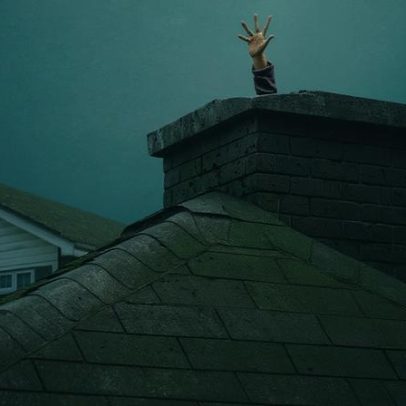Wagner Moura e Greta Lee aparecem em trailer de A Última Casa, filme da Netflix
