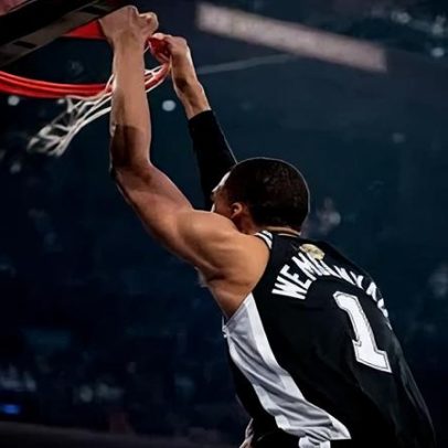 NBA mantém Wembanyama sem punição após empurrão em Brunson
