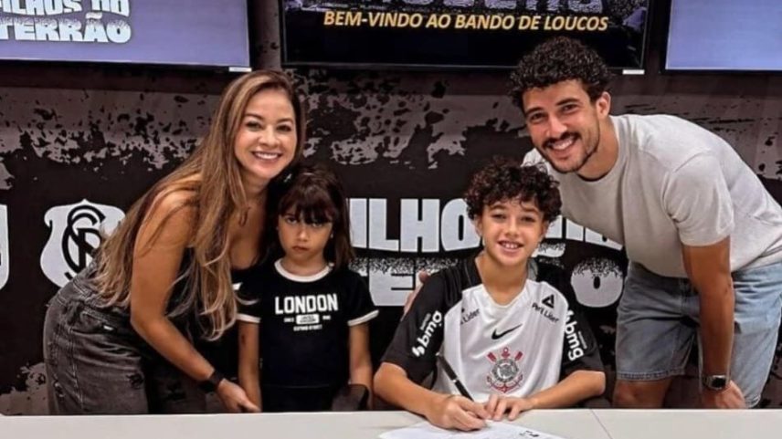 Bernardo Henrique assinou contrato de iniciação desportiva com o Corinthians (Foto: Reprodução/Instagram)