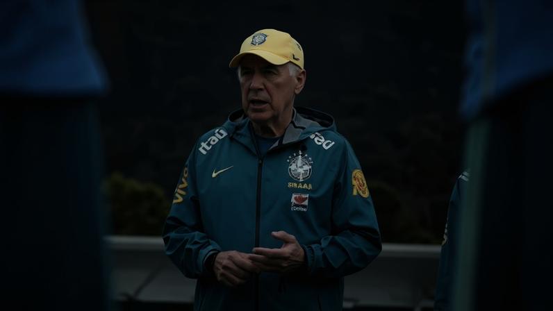 Carlo Ancelotti durante treino nesta sexta-feira (29)