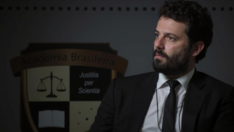 Buchmüller é graduado em Ciências Biológicas pela Universidade Federal do Rio de Janeiro (UFRJ) e atua como perito criminal federal desde 2003