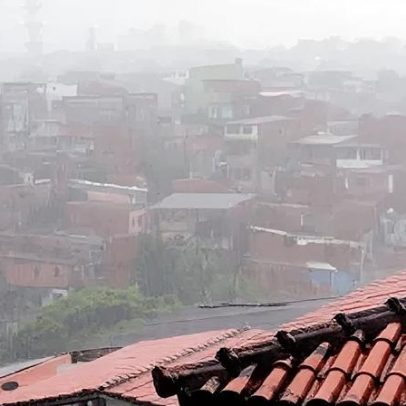 Chuvas fortes provocam alagamentos em Salvador, cidade em estado de atenção