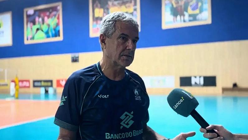 José Roberto Guimarães, técnico da Seleção Brasileira Feminina de Vôlei, em entrevista ao Lance! (Foto: Andressa Simões/Lance!)