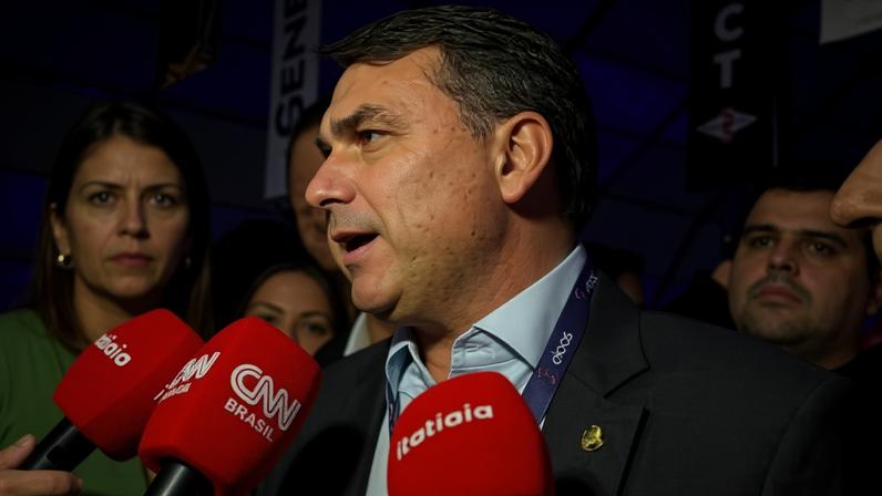 O senador Flávio Bolsonaro (PL-RJ) no evento Eloos