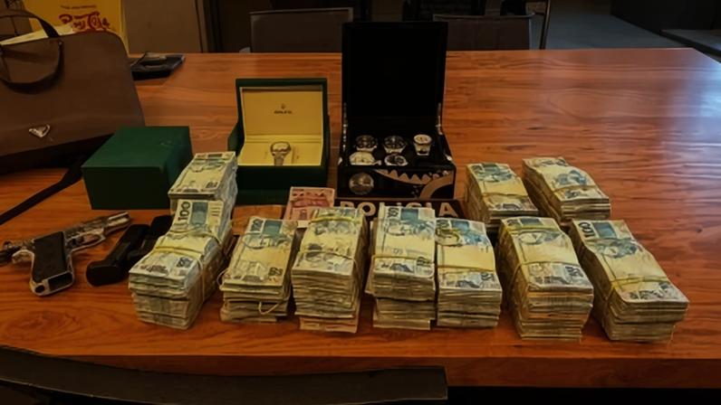 policiais federais identificaram que o investigado, à época em que foi chefe da Receita Federal em Itajaí, possuía poder para facilitar processos devido ao cargo que exercia