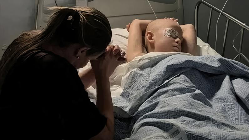 Sem tratamento para o câncer, Luís tem recebido apenas remédios para suportar a dor no hospital em Portugal