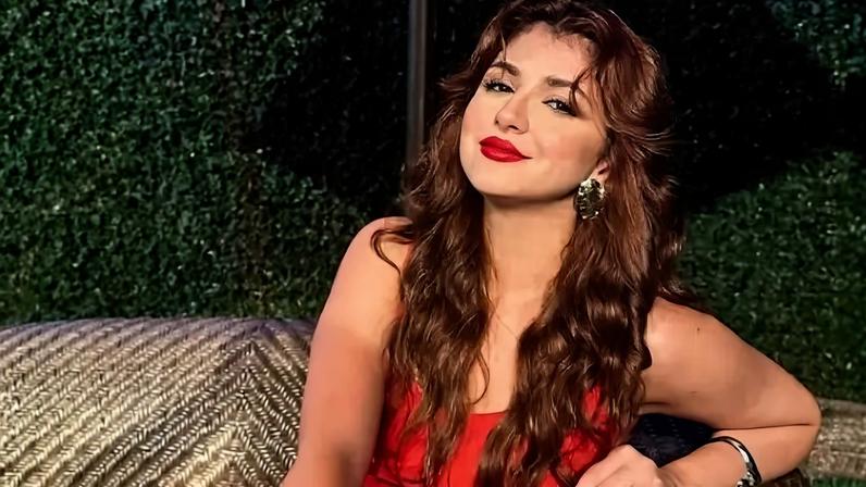 A cantora e atriz cearense Linda sena vai levar aos palcos, em breve, o projeto Cantos de Outra Estrada