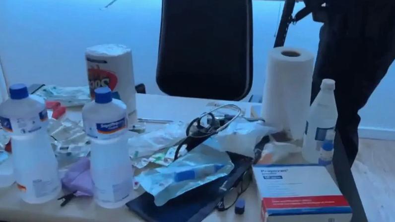 Material utilizado pelo falso médico para realizar os abortos (Foto/Divulgação)
