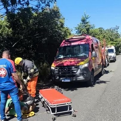 Motorista sobrevive três dias após carro cair em ribanceira em Goiás